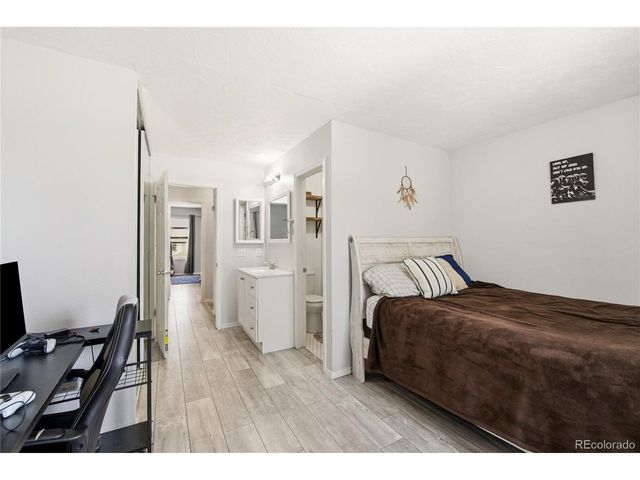 8805 W Floyd Ave, Lakewood, CO 80227