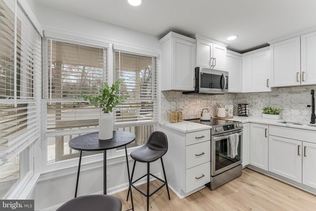 2180 WHISPERWOOD GLEN LN, Reston, VA 20191