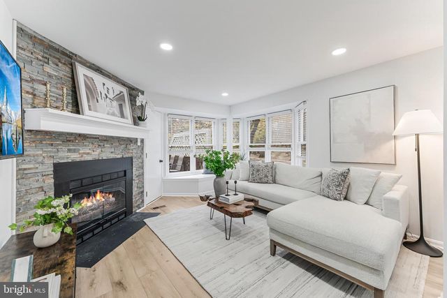 2180 WHISPERWOOD GLEN LN, Reston, VA 20191