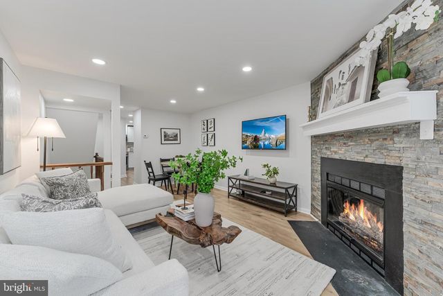 2180 WHISPERWOOD GLEN LN, Reston, VA 20191