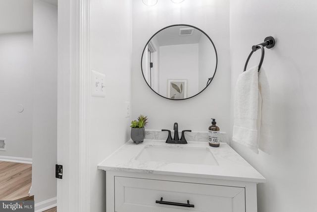 2180 WHISPERWOOD GLEN LN, Reston, VA 20191