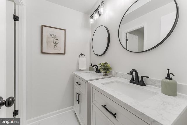 2180 WHISPERWOOD GLEN LN, Reston, VA 20191