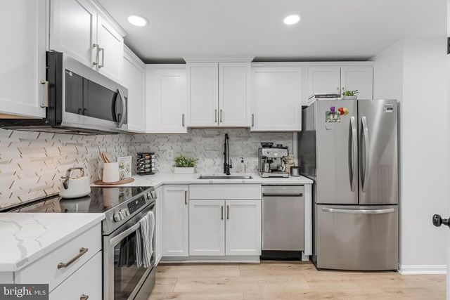 2180 WHISPERWOOD GLEN LN, Reston, VA 20191