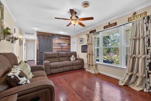 313 Valley View Rd, Dover, TN 37058