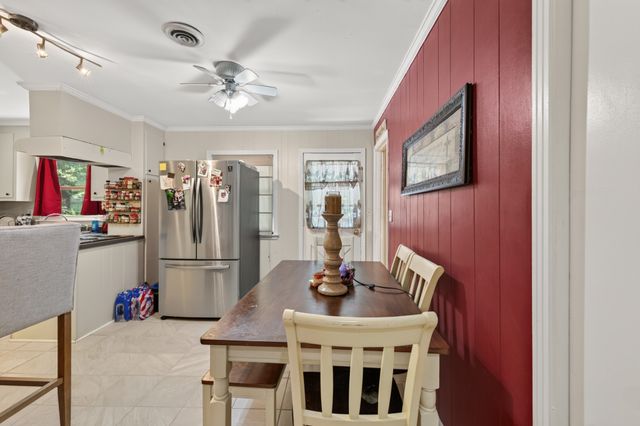 313 Valley View Rd, Dover, TN 37058