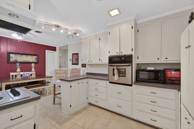 313 Valley View Rd, Dover, TN 37058