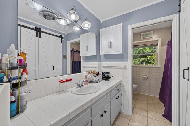 313 Valley View Rd, Dover, TN 37058