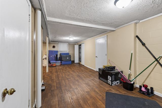 313 Valley View Rd, Dover, TN 37058