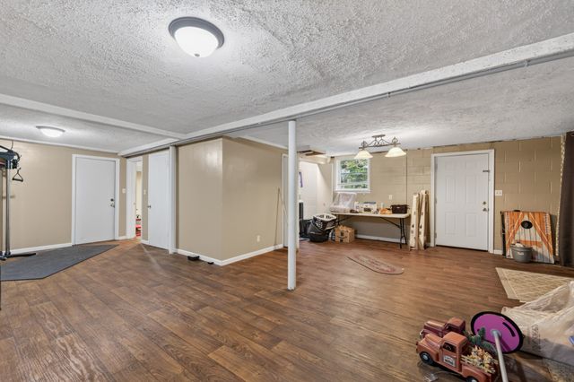 313 Valley View Rd, Dover, TN 37058