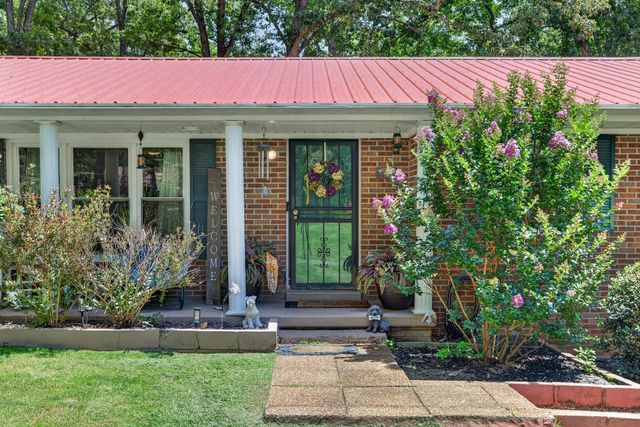 313 Valley View Rd, Dover, TN 37058