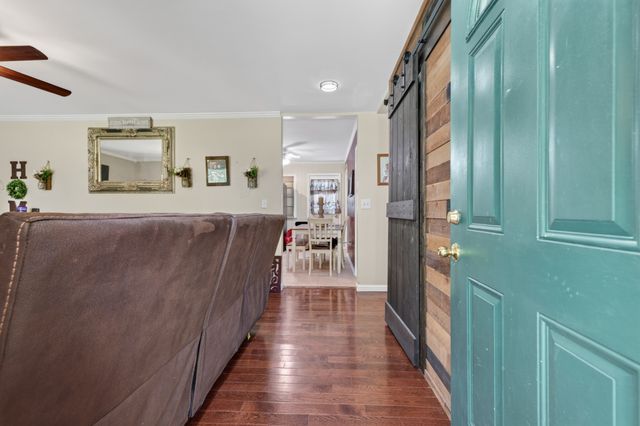 313 Valley View Rd, Dover, TN 37058