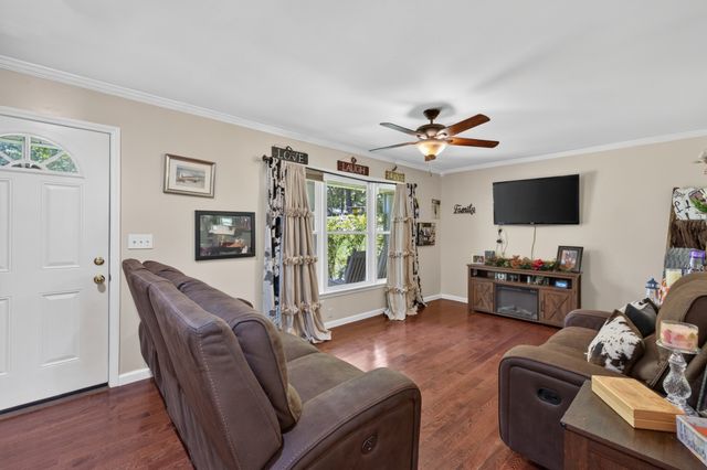 313 Valley View Rd, Dover, TN 37058
