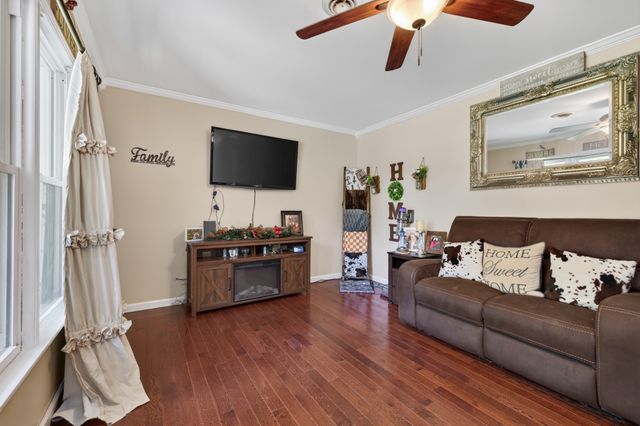 313 Valley View Rd, Dover, TN 37058