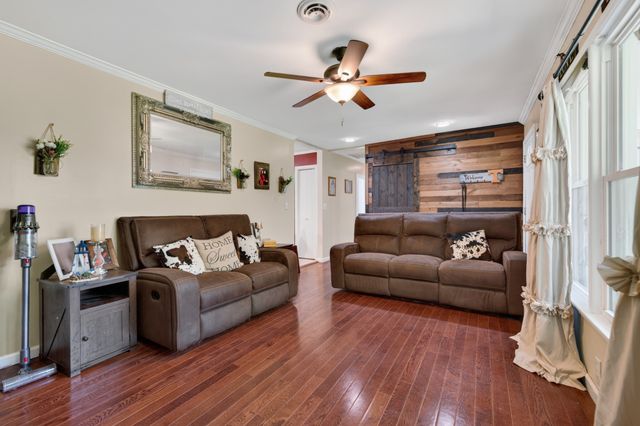313 Valley View Rd, Dover, TN 37058