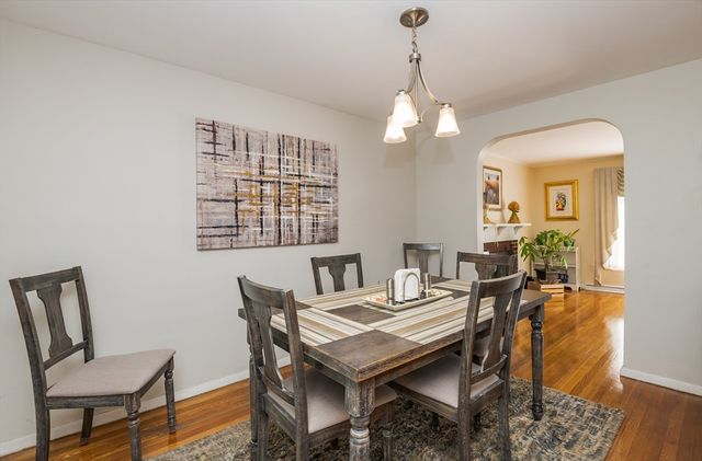 47 Sharon Rd, Hamilton, MA 01982