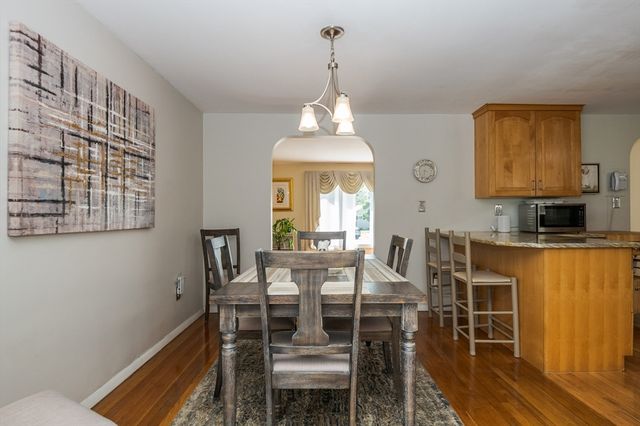 47 Sharon Rd, Hamilton, MA 01982