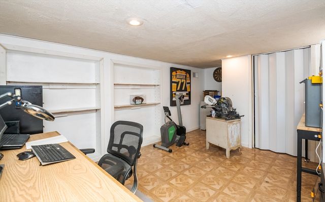 47 Sharon Rd, Hamilton, MA 01982