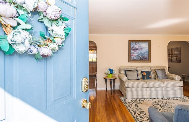 47 Sharon Rd, Hamilton, MA 01982