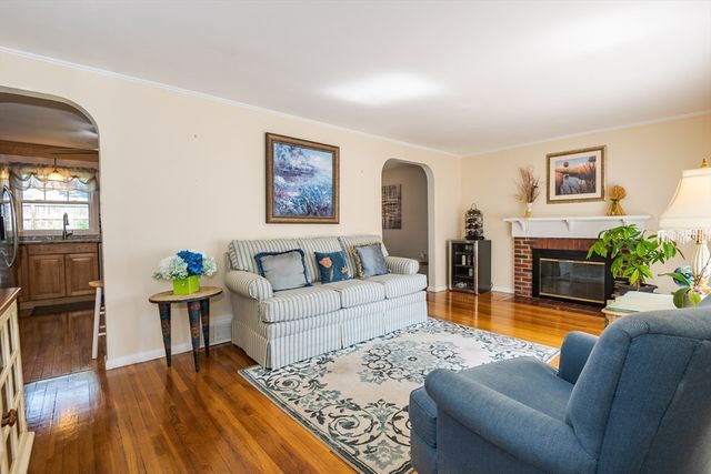 47 Sharon Rd, Hamilton, MA 01982