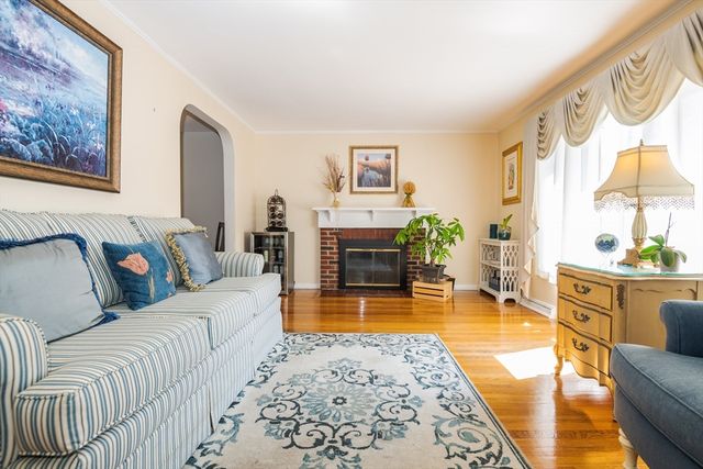 47 Sharon Rd, Hamilton, MA 01982