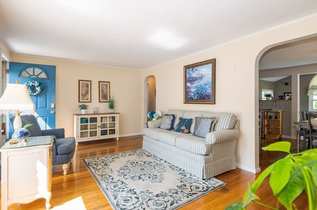 47 Sharon Rd, Hamilton, MA 01982