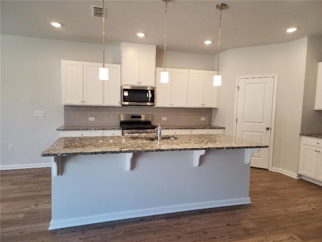 194 Green Love Lane, Grayson, GA 30017
