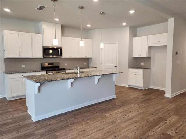 194 Green Love Lane, Grayson, GA 30017