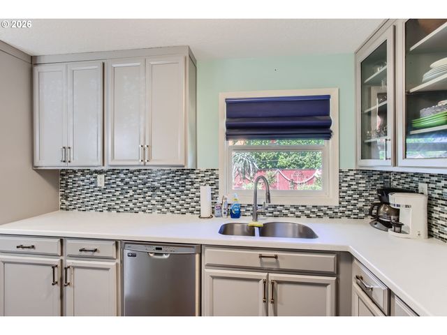 16827 Se RHINE St, Portland, OR 97236