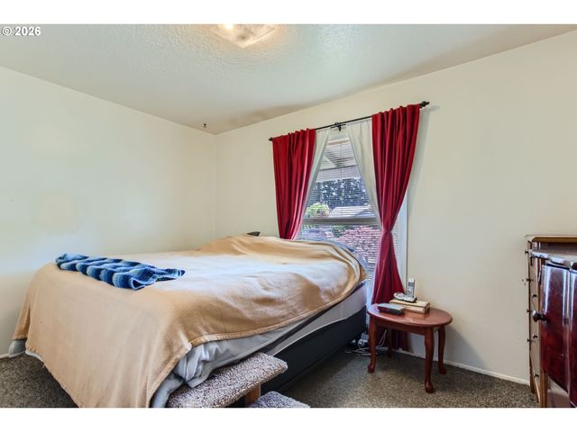 16827 Se RHINE St, Portland, OR 97236