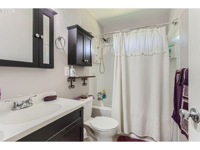 16827 Se RHINE St, Portland, OR 97236