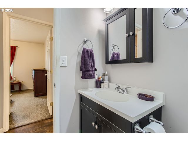 16827 Se RHINE St, Portland, OR 97236