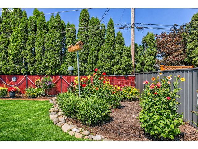 16827 Se RHINE St, Portland, OR 97236