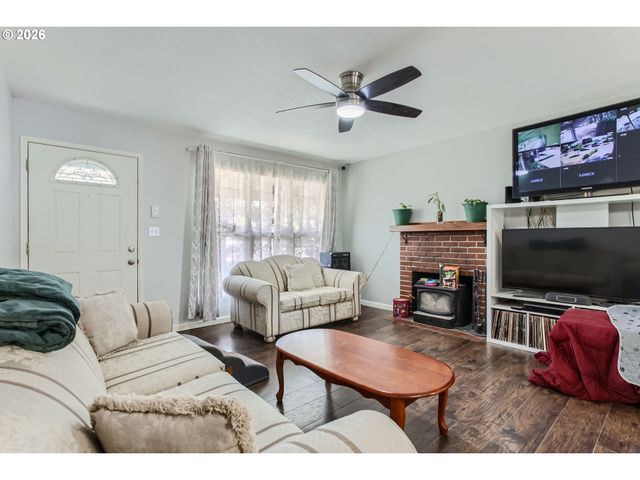 16827 Se RHINE St, Portland, OR 97236