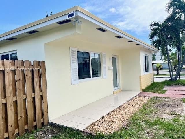 6301 SW 59th Pl, South Miami, FL 33143