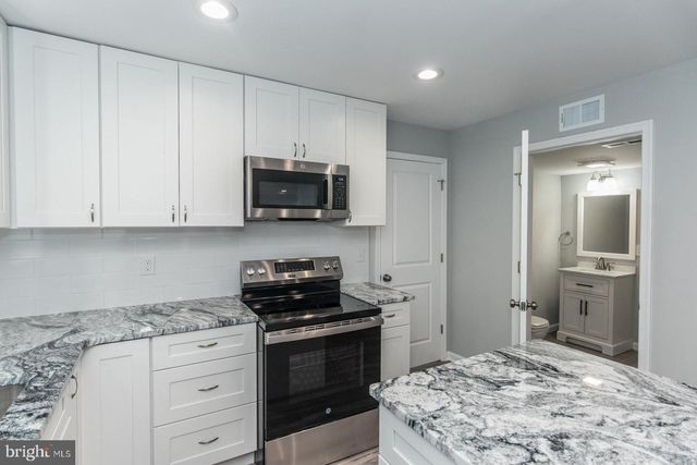 2410 LIBERATOR ST, Levittown, PA 19057