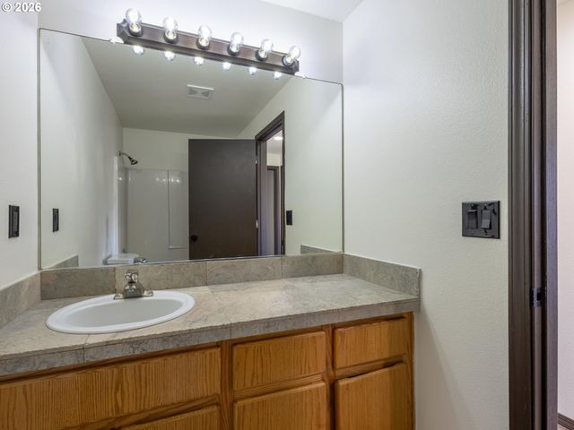 304 E WILSON St, Yacolt, WA 98675