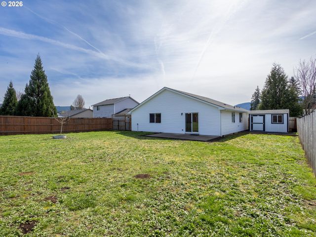 304 E WILSON St, Yacolt, WA 98675