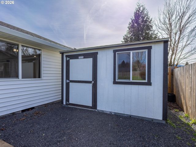 304 E WILSON St, Yacolt, WA 98675