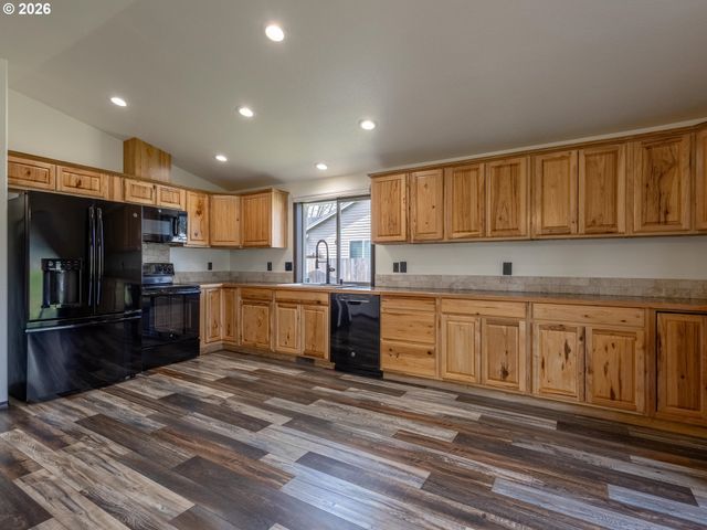 304 E WILSON St, Yacolt, WA 98675