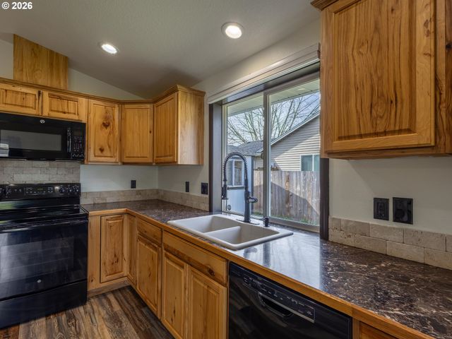 304 E WILSON St, Yacolt, WA 98675