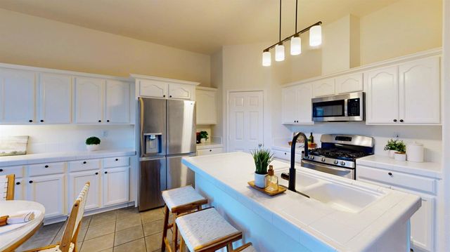 127 Douglas Dr, Lincoln, CA 95648