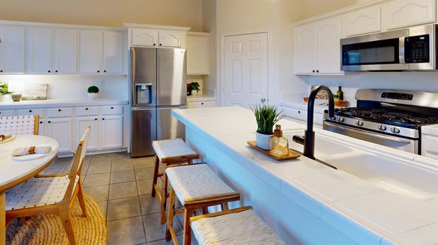 127 Douglas Dr, Lincoln, CA 95648