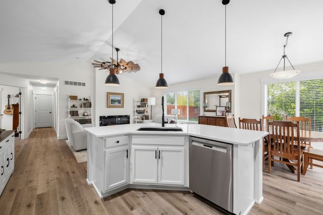 7408 Longboat Drive, Johnston, IA 50131