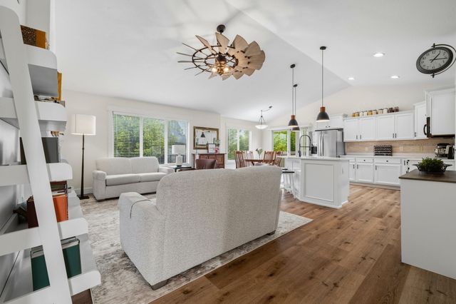 7408 Longboat Drive, Johnston, IA 50131
