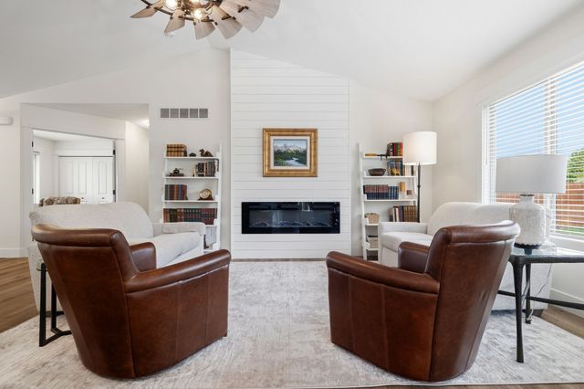7408 Longboat Drive, Johnston, IA 50131