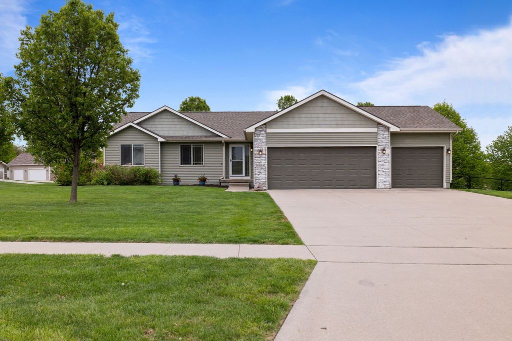 7408 Longboat Drive, Johnston, IA 50131