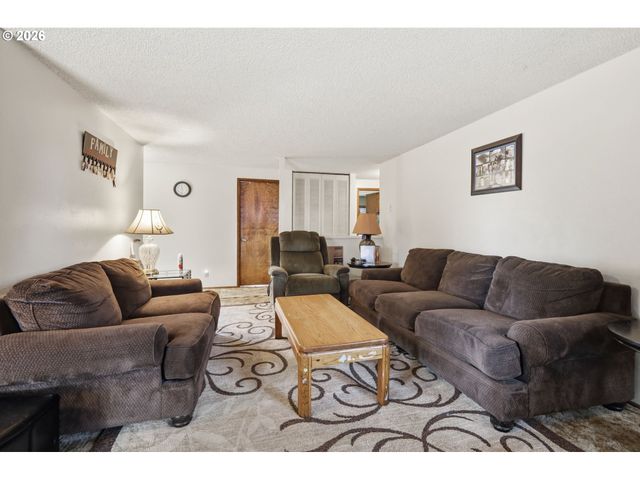 1675 N DANEBO Ave, Eugene, OR 97402
