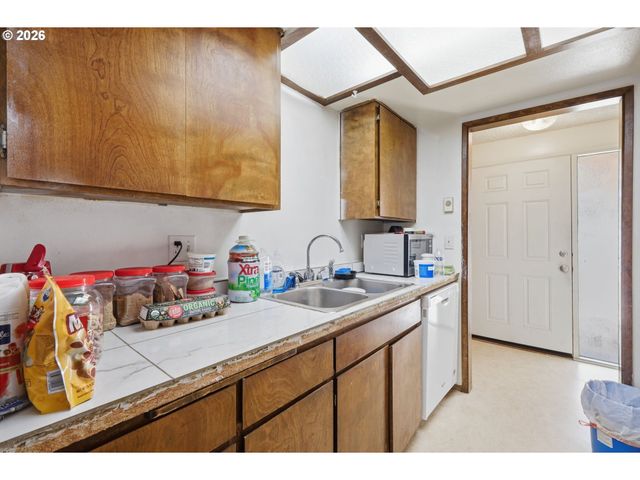 1675 N DANEBO Ave, Eugene, OR 97402
