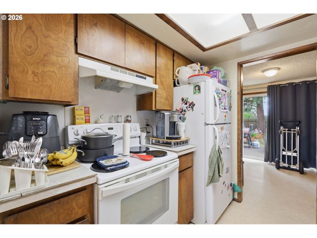 1675 N DANEBO Ave, Eugene, OR 97402