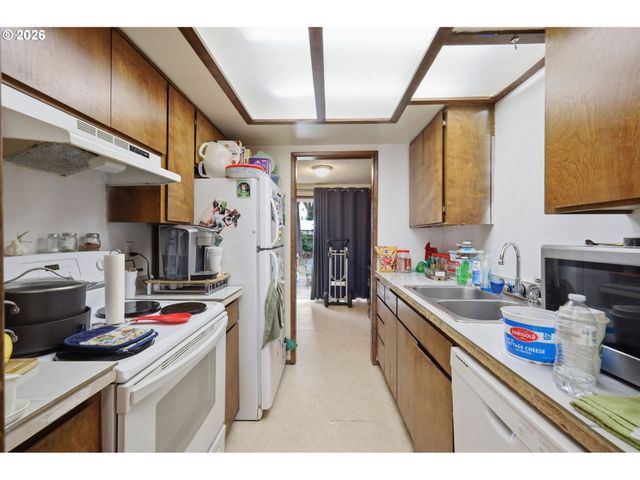 1675 N DANEBO Ave, Eugene, OR 97402